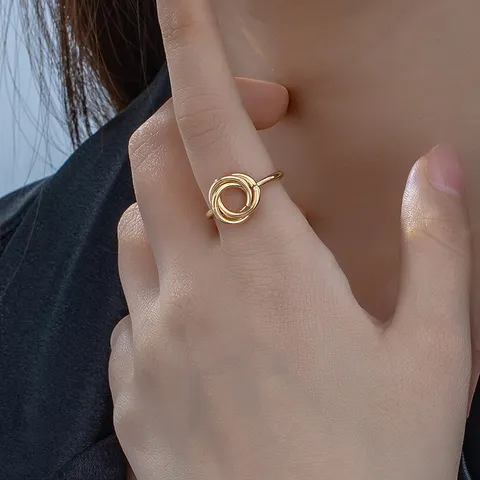 Gold Hollowed Out Knot Ring