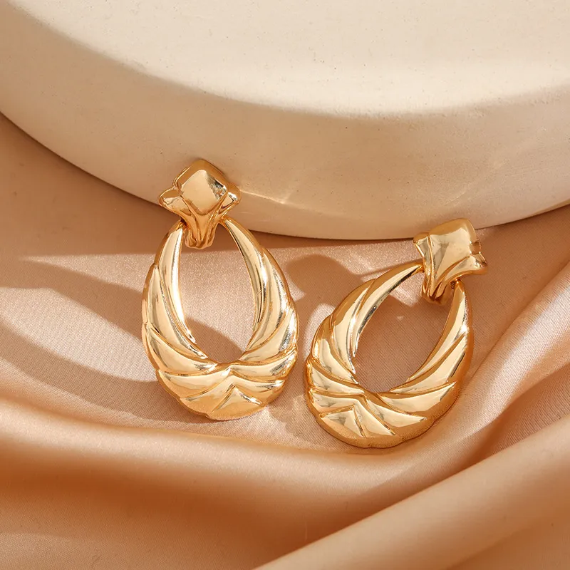 Retro Rope Twist Drop Earrings Gold Plated.