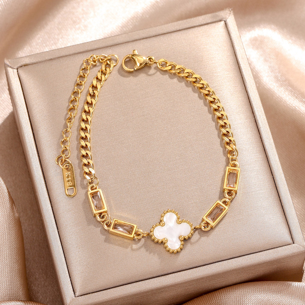 Gold plated baguette and clover bracelet - white