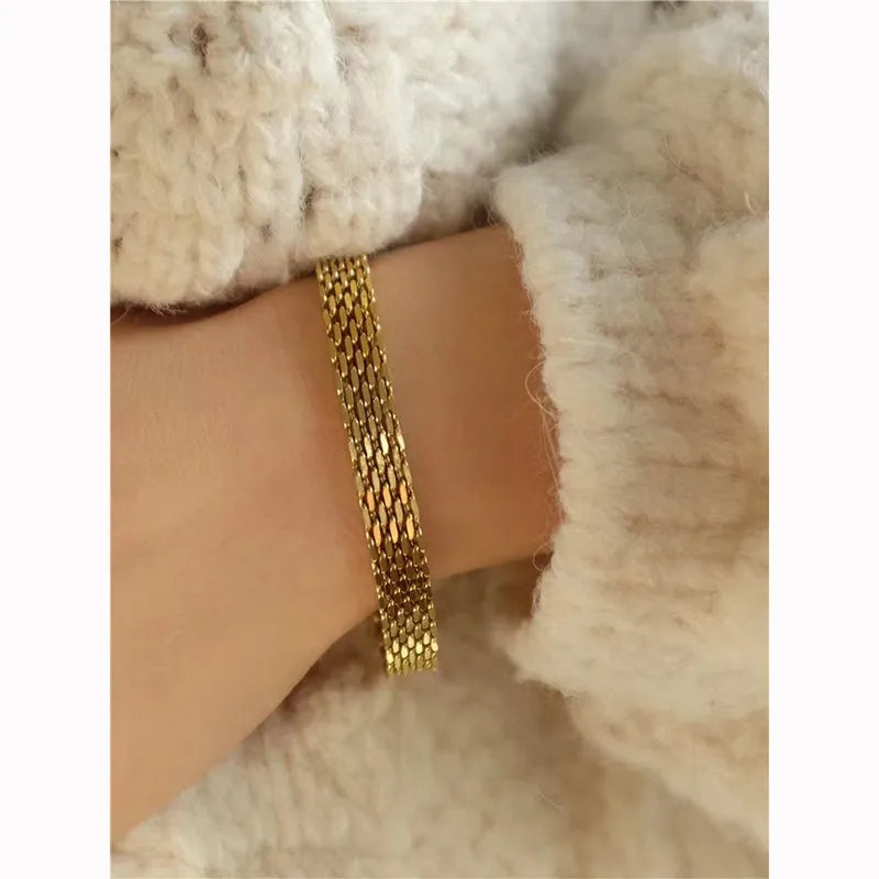 Gold plated vintage mesh bracelet.